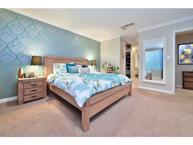 18 Bardeen Pass, Carramar WA 6031