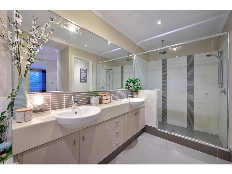 18 Bardeen Pass, Carramar WA 6031