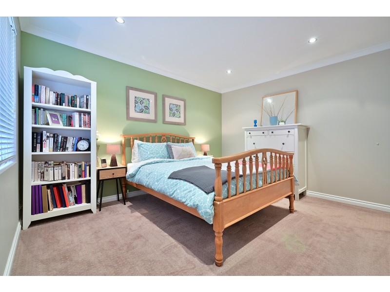 18 Bardeen Pass, Carramar WA 6031