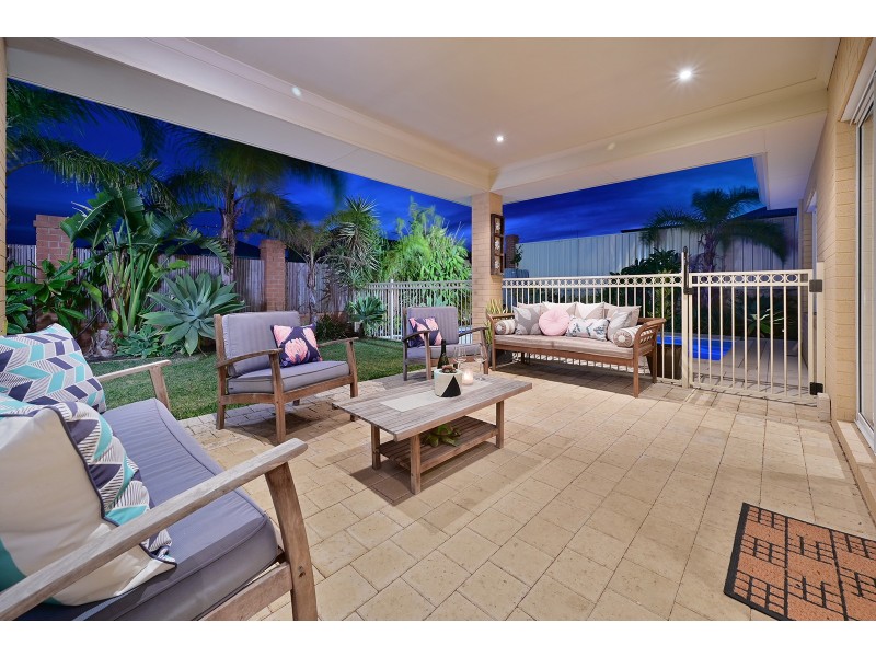 18 Bardeen Pass, Carramar WA 6031