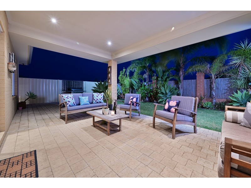 18 Bardeen Pass, Carramar WA 6031