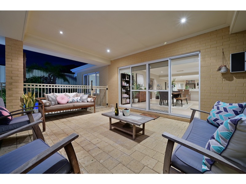 18 Bardeen Pass, Carramar WA 6031