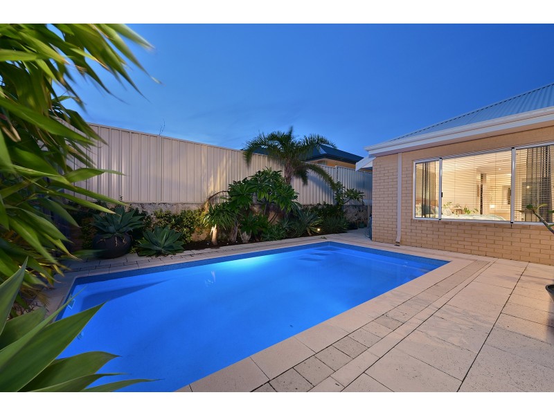 18 Bardeen Pass, Carramar WA 6031