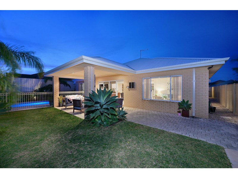 18 Bardeen Pass, Carramar WA 6031