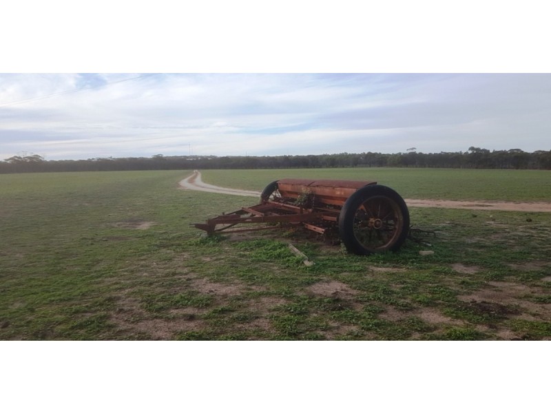 2858 Calingiri Road, Calingiri WA 6569