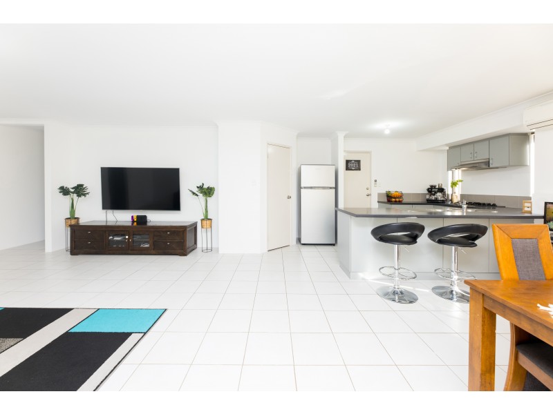 6 Ravensbourne Street, Yanchep WA 6035