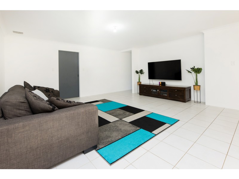 6 Ravensbourne Street, Yanchep WA 6035