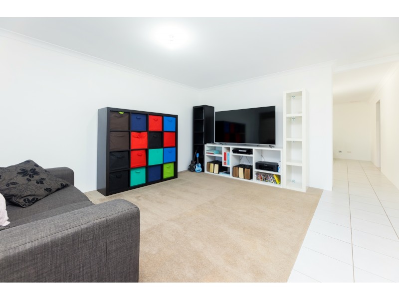 6 Ravensbourne Street, Yanchep WA 6035