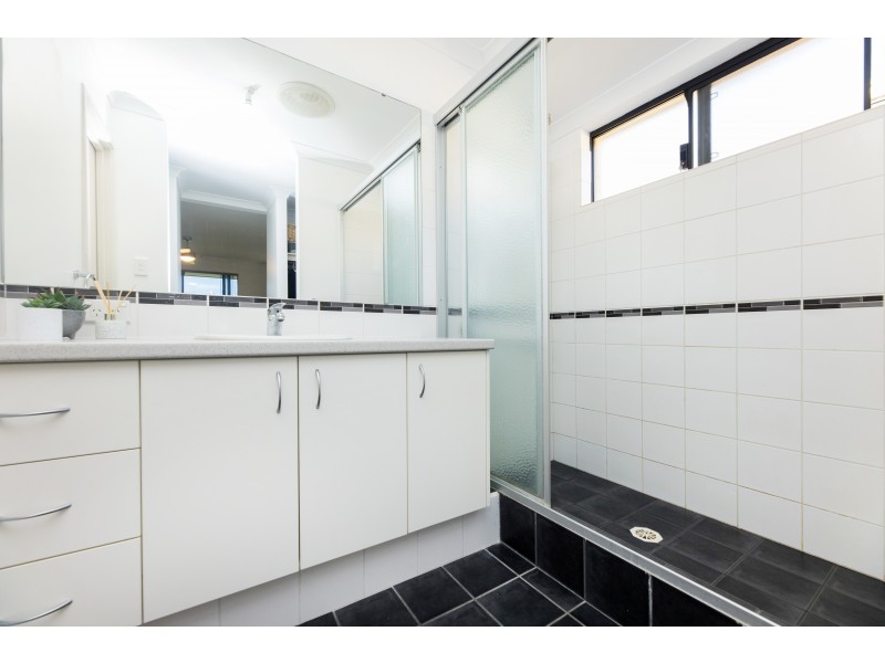 6 Ravensbourne Street, Yanchep WA 6035