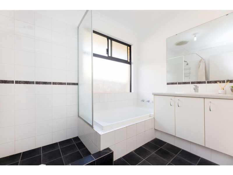 6 Ravensbourne Street, Yanchep WA 6035