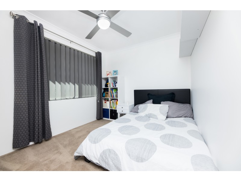 6 Ravensbourne Street, Yanchep WA 6035