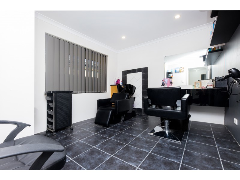 6 Ravensbourne Street, Yanchep WA 6035