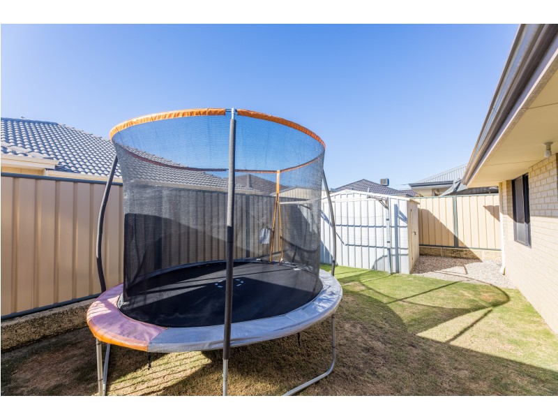 6 Ravensbourne Street, Yanchep WA 6035