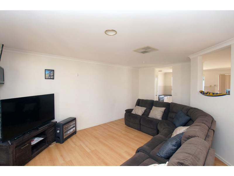 7 Winchester Place, Ballajura WA 6066