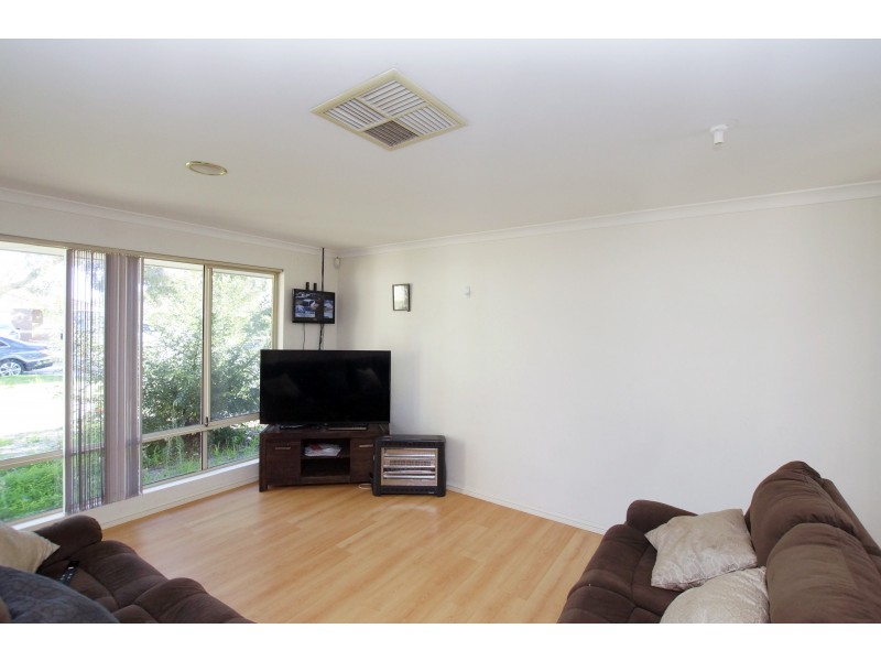 7 Winchester Place, Ballajura WA 6066