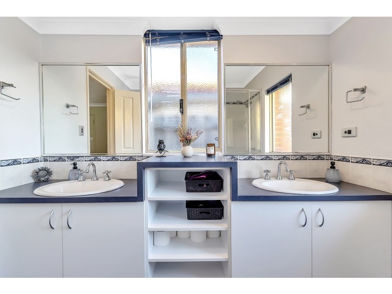 17 Carissa Turn, Halls Head WA 6210