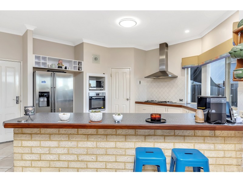 17 Carissa Turn, Halls Head WA 6210