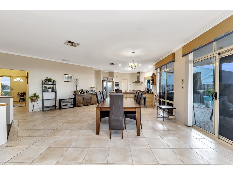 17 Carissa Turn, Halls Head WA 6210