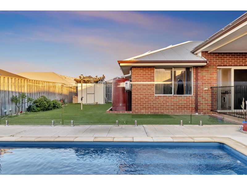 17 Carissa Turn, Halls Head WA 6210