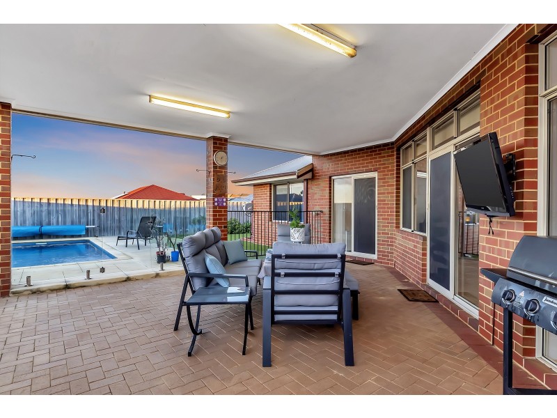 17 Carissa Turn, Halls Head WA 6210