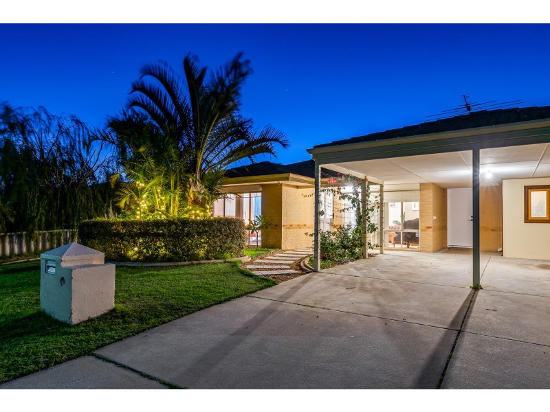 17 Combewood Loop, Carramar WA 6031