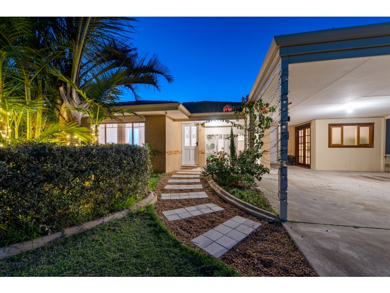 17 Combewood Loop, Carramar WA 6031