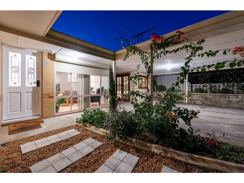 17 Combewood Loop, Carramar WA 6031