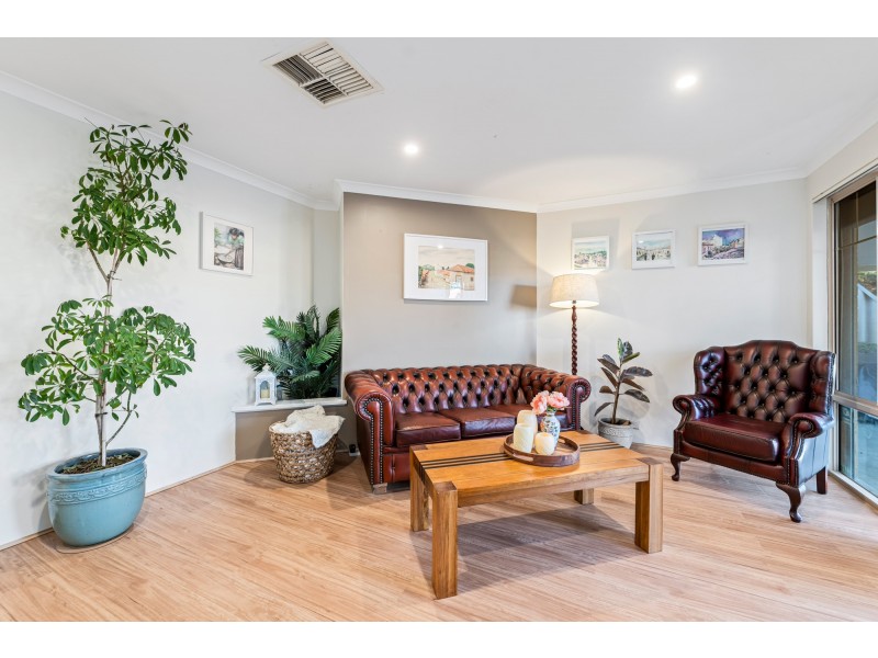 17 Combewood Loop, Carramar WA 6031