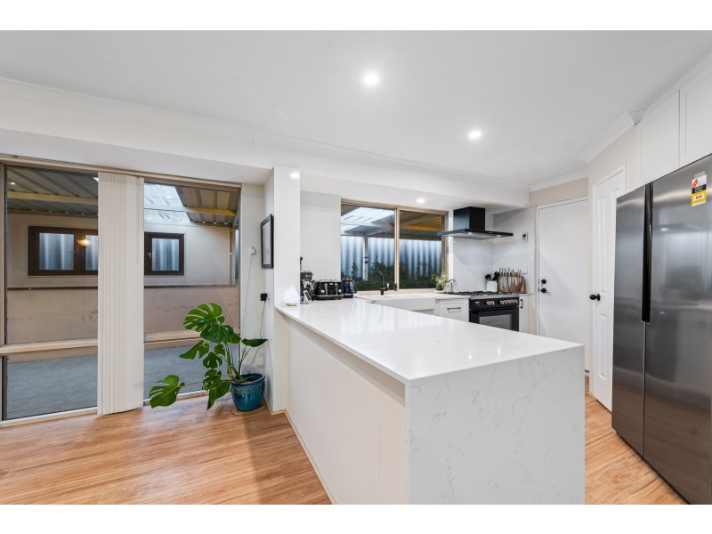 17 Combewood Loop, Carramar WA 6031
