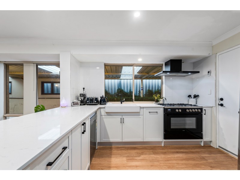 17 Combewood Loop, Carramar WA 6031