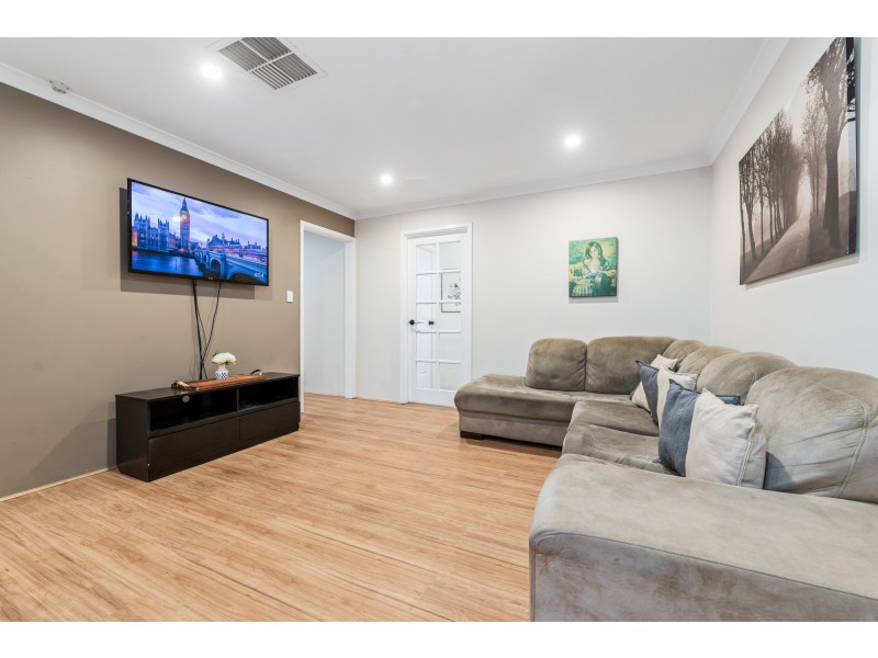 17 Combewood Loop, Carramar WA 6031