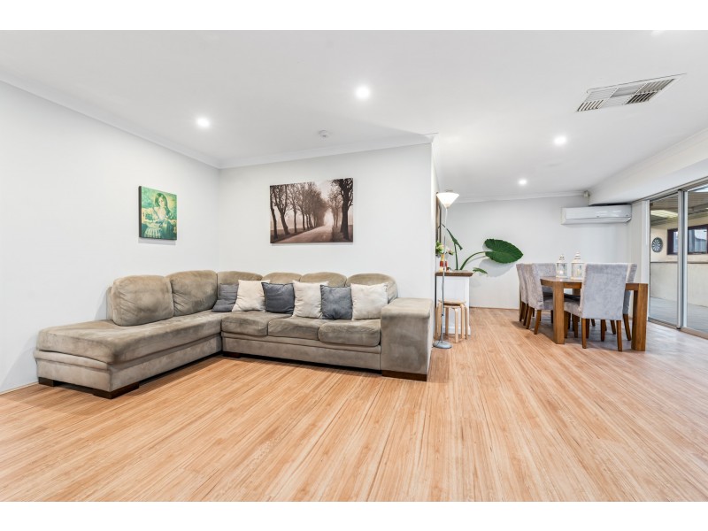 17 Combewood Loop, Carramar WA 6031