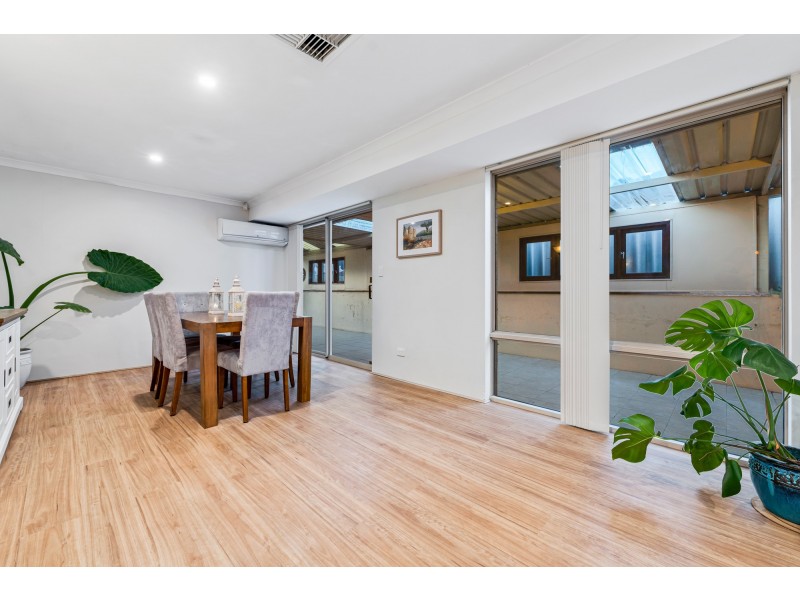 17 Combewood Loop, Carramar WA 6031
