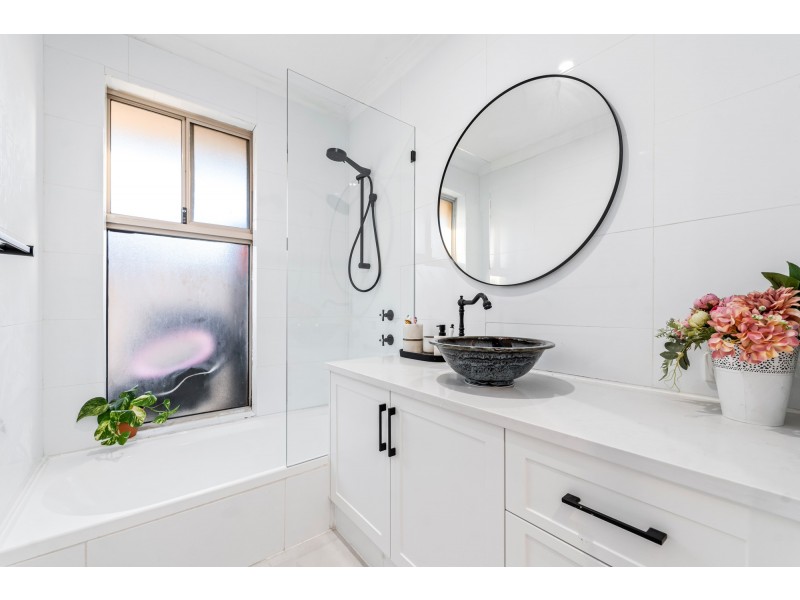 17 Combewood Loop, Carramar WA 6031