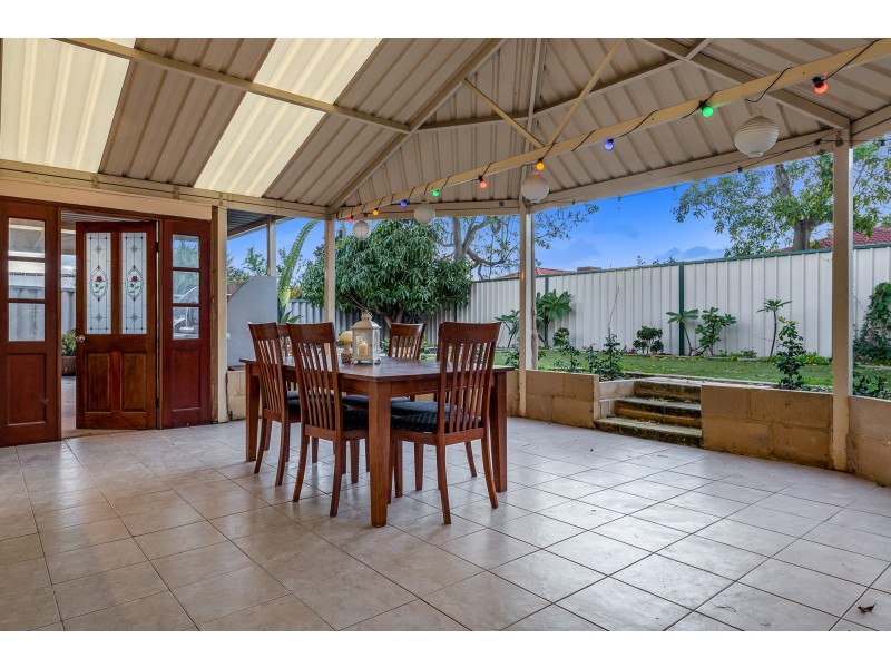 17 Combewood Loop, Carramar WA 6031