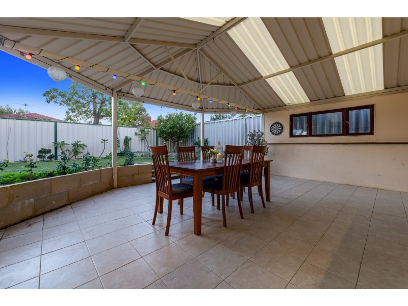 17 Combewood Loop, Carramar WA 6031