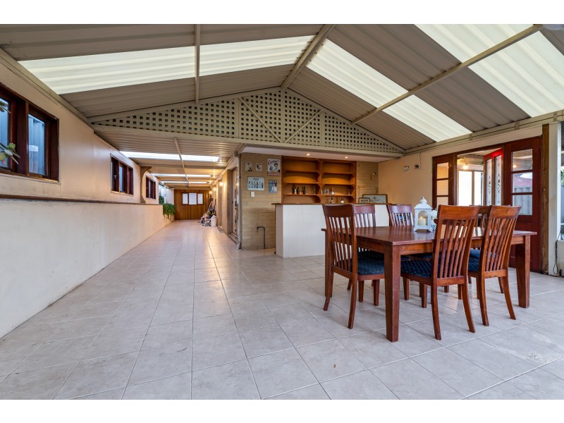 17 Combewood Loop, Carramar WA 6031