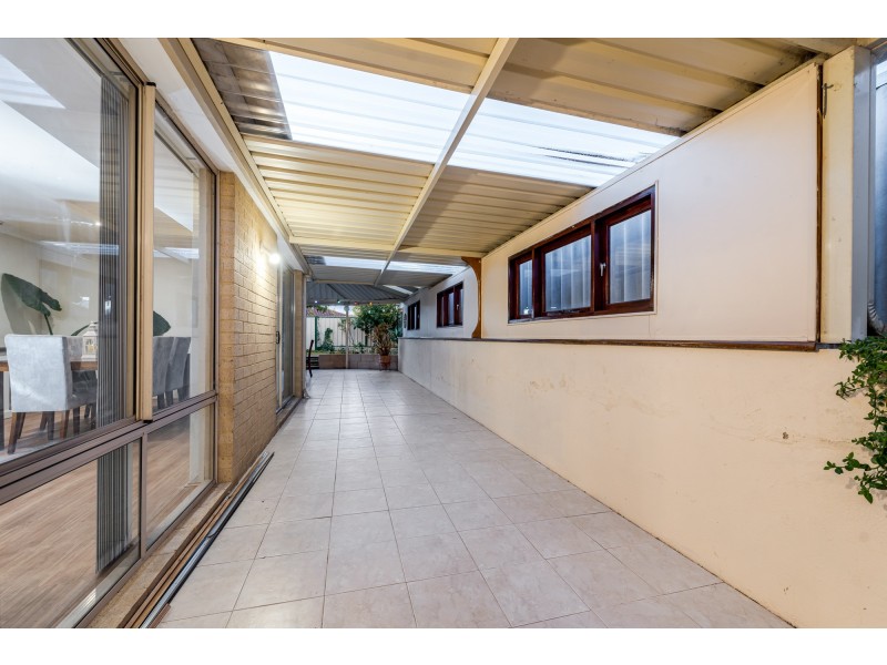 17 Combewood Loop, Carramar WA 6031