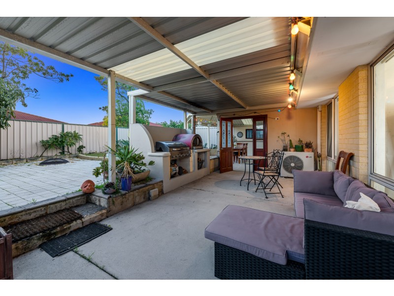 17 Combewood Loop, Carramar WA 6031