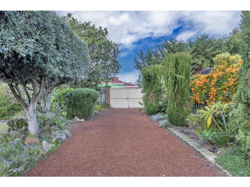 12 Mergate Court, Erskine WA 6210