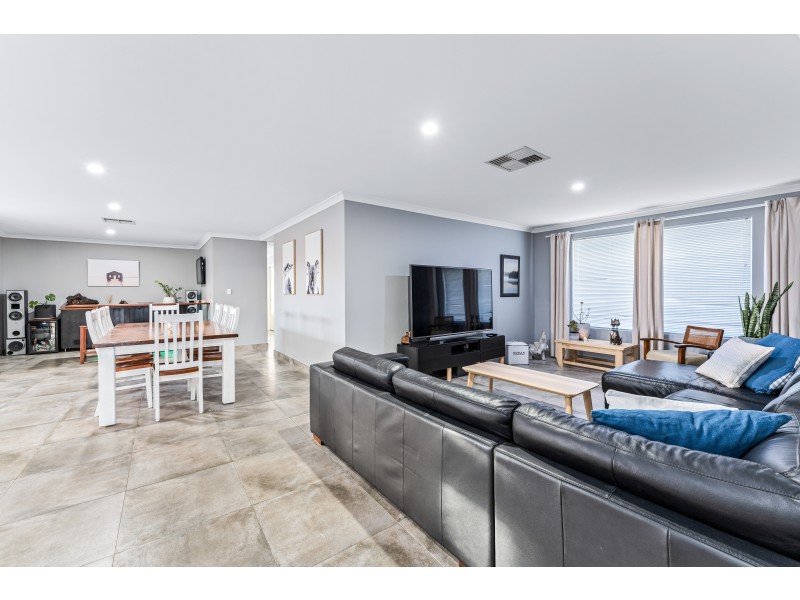 15 Carbine Loop, Banksia Grove WA 6031