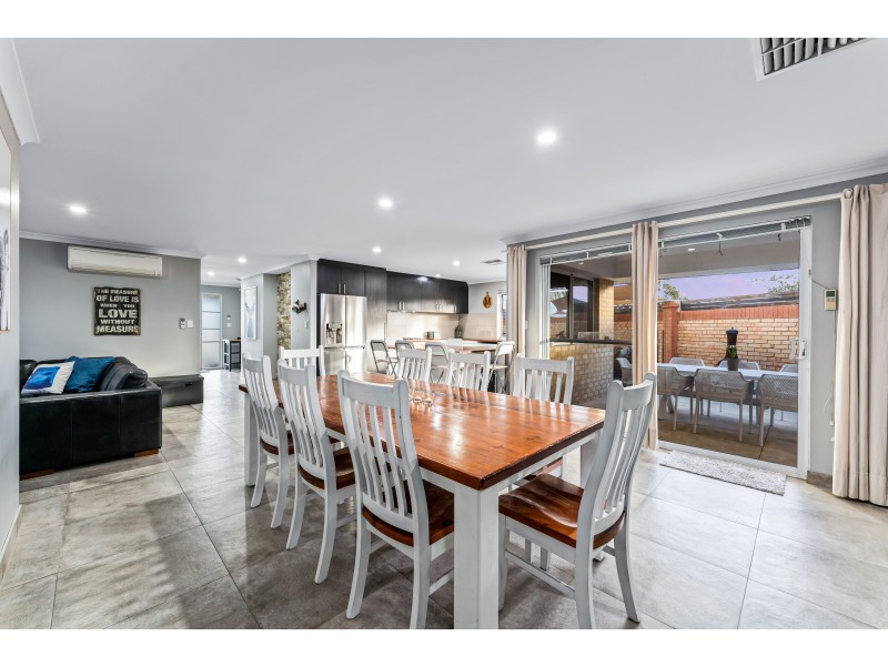 15 Carbine Loop, Banksia Grove WA 6031