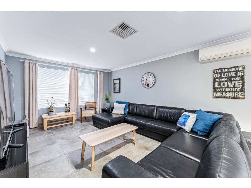 15 Carbine Loop, Banksia Grove WA 6031