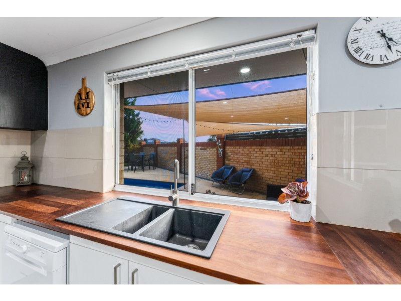 15 Carbine Loop, Banksia Grove WA 6031