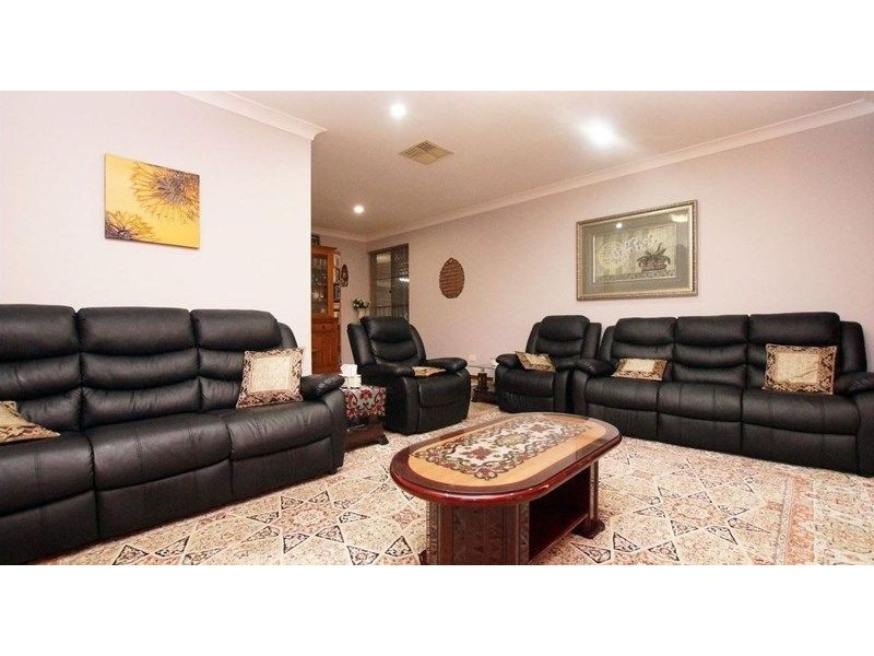 12 Bullfinch Way, Ballajura WA 6066