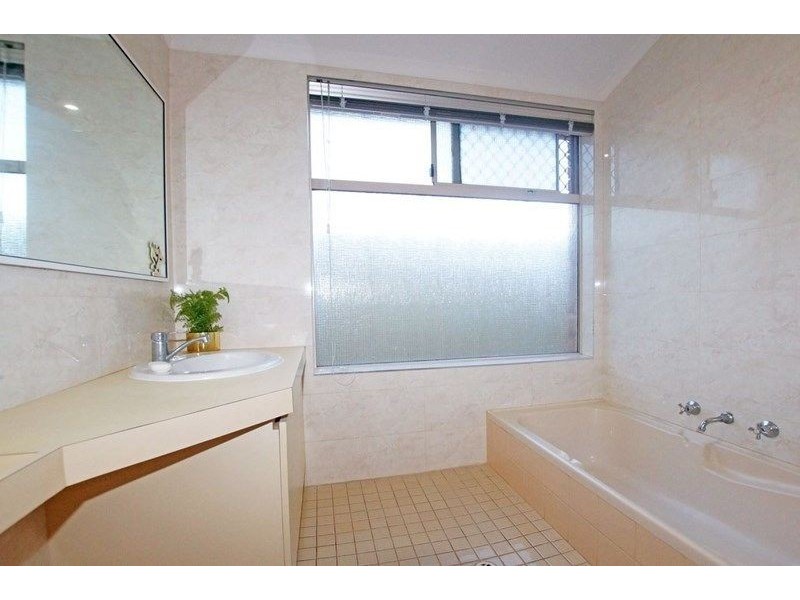 12 Bullfinch Way, Ballajura WA 6066