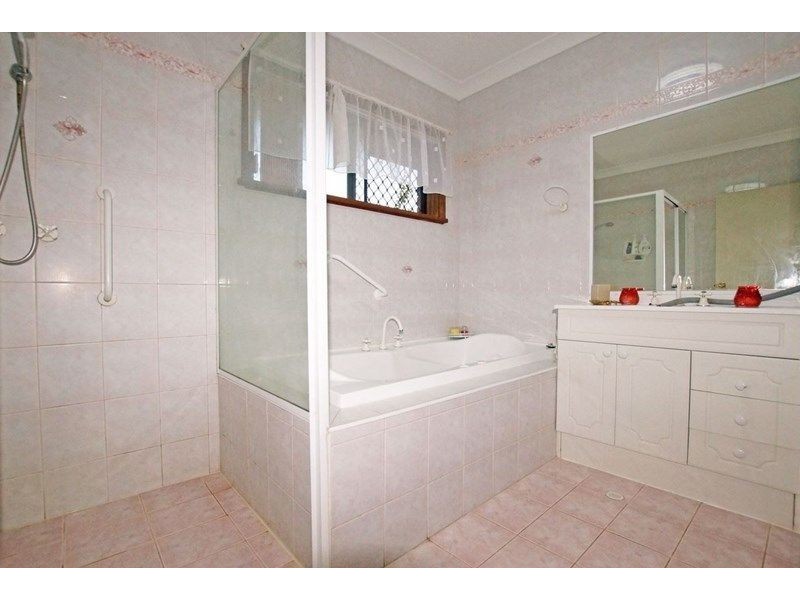 12 Bullfinch Way, Ballajura WA 6066