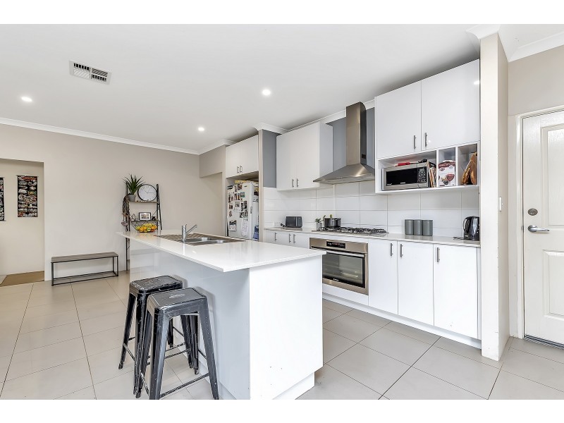 8 Diamante Place, Meadow Springs WA 6210