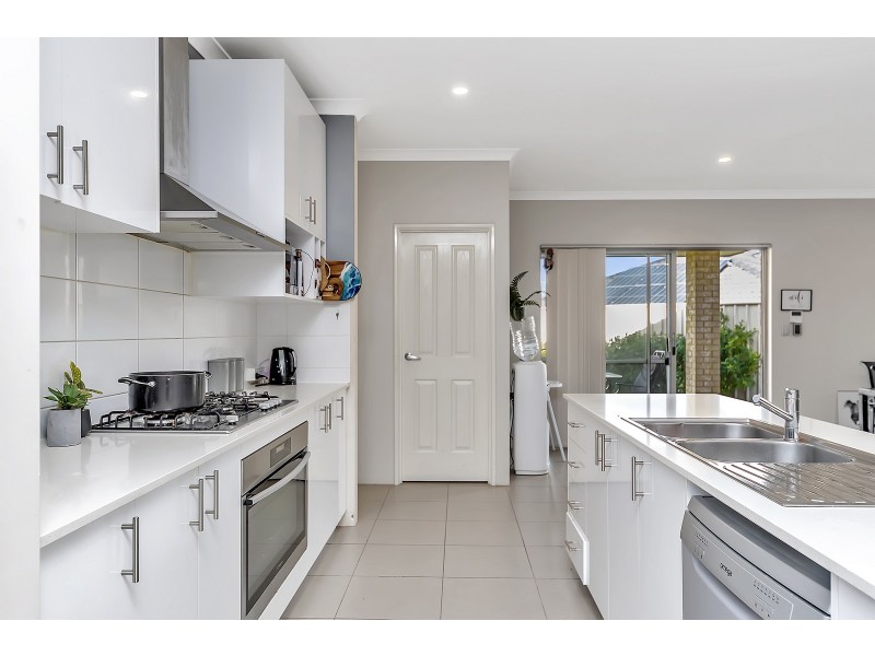 8 Diamante Place, Meadow Springs WA 6210