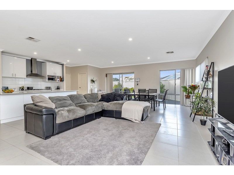 8 Diamante Place, Meadow Springs WA 6210